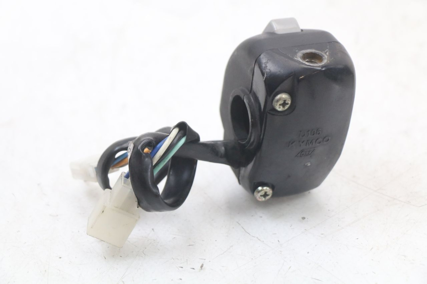 photo de CONMUTADOR IZQUIERDA KYMCO SUPER 8 125 (2008 - 2015) - Primer plano técnico