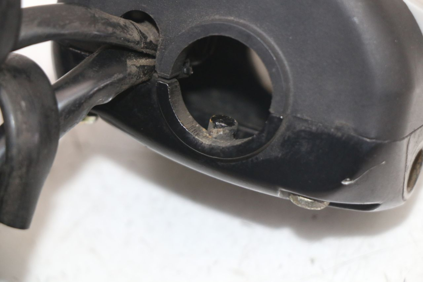 photo de CONMUTADOR IZQUIERDA KYMCO SUPER 8 125 (2008 - 2015) - Detalles de los puntos de fijación