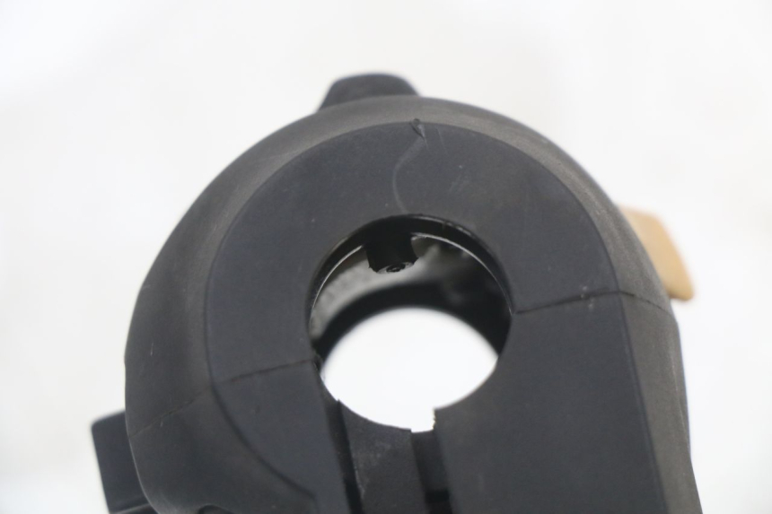 photo de CONMUTADOR IZQUIERDA SUZUKI BURGMAN 125 (2018 - 2021) - Detalles de los puntos de fijación