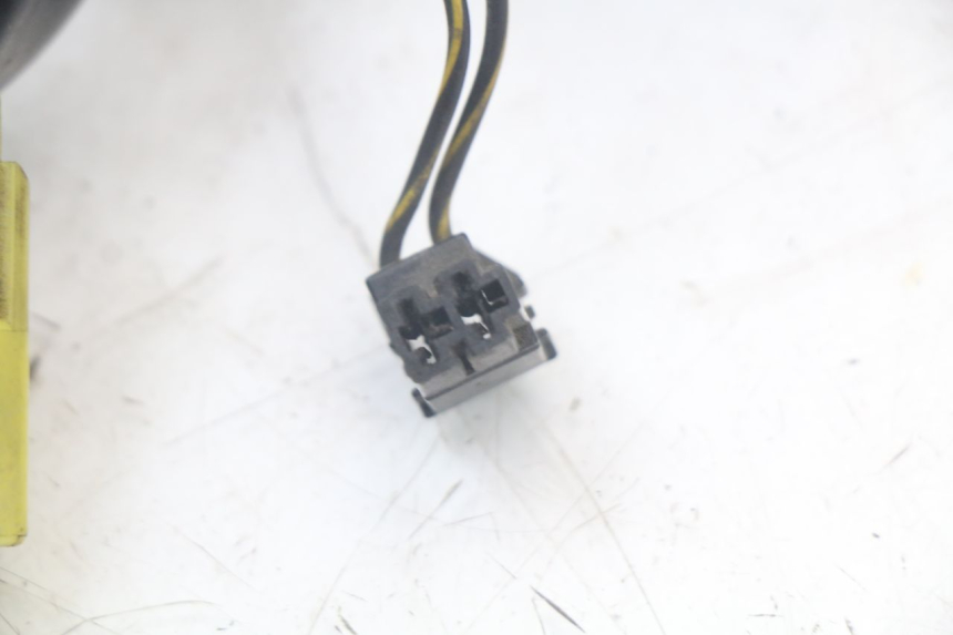 photo de INTERRUPTOR DE LUCES IZQUIERDO. SUZUKI SV N 650 (1999 - 2002) - Estado de la superficie y material