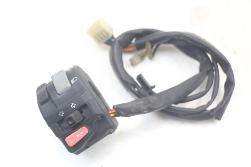 photo de INTERRUPTOR DE LUCES IZQUIERDO YAMAHA TDM ABS 900 (2002 - 2014) - Detalle de la pieza