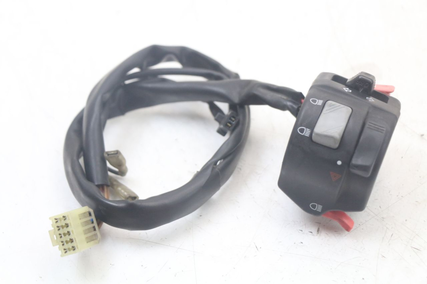photo de INTERRUPTOR DE LUCES IZQUIERDO YAMAHA TDM ABS 900 (2002 - 2014) - Otra perspectiva