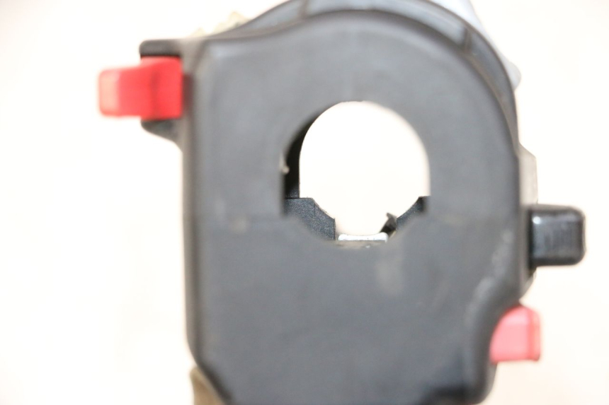 photo de INTERRUPTOR DE LUCES IZQUIERDO YAMAHA TDM ABS 900 (2002 - 2014) - Otra perspectiva