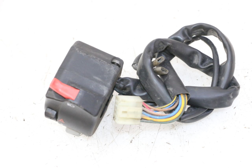 photo de INTERRUPTOR DE LUCES IZQUIERDO YAMAHA TDM ABS 900 (2002 - 2014) - Detalles de los puntos de fijación