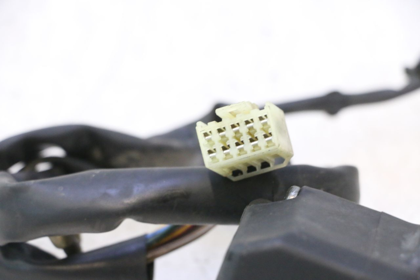 photo de CONMUTADOR IZQUIERDA YAMAHA TDM ABS 900 (2002 - 2014) - Primer plano técnico