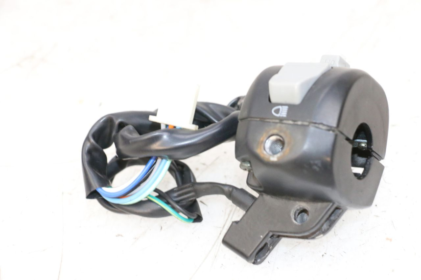 photo de CONMUTADOR IZQUIERDA NECO TEMPO 4T 50 (2022 - 2026) - Primer plano técnico