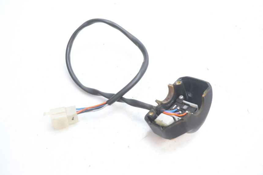 photo de INTERRUPTOR DE LUCES IZQUIERDO PEUGEOT TKR TREKKER FURIOUS 50 (2005 - 2014) - Otra perspectiva