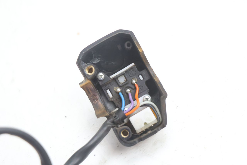 photo de INTERRUPTOR DE LUCES IZQUIERDO PEUGEOT TKR TREKKER FURIOUS 50 (2005 - 2014) - Primer plano técnico