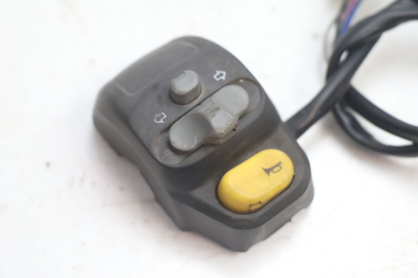 photo de INTERRUPTOR DE LUCES IZQUIERDO PEUGEOT TKR TREKKER FURIOUS 50 (2005 - 2014) - Detalle de la pieza