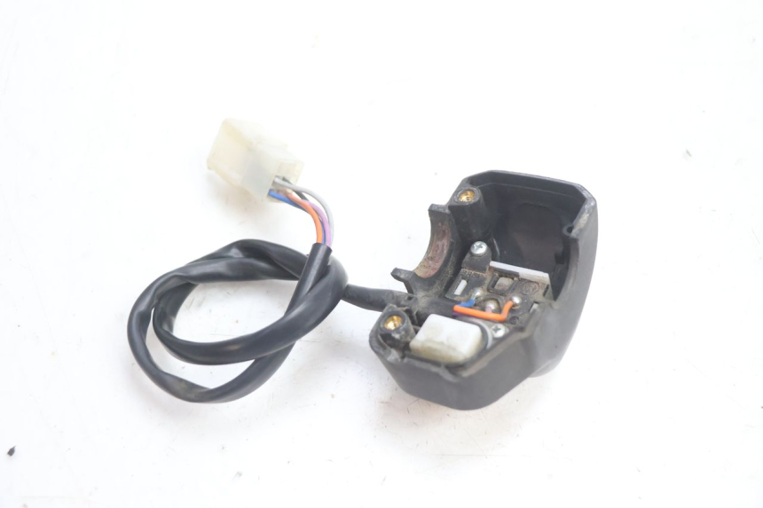 photo de INTERRUPTOR DE LUCES IZQUIERDO PEUGEOT TKR TREKKER FURIOUS 50 (2005 - 2014) - Otra perspectiva