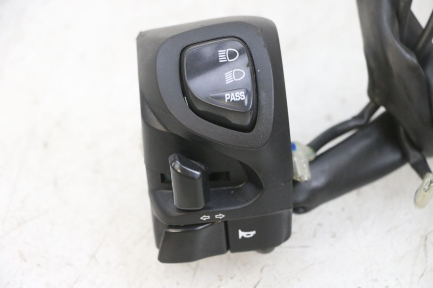 photo de CONMUTADOR IZQUIERDA YAMAHA TRICITY 300 (2020 - 2024) - Recambio usado revisado