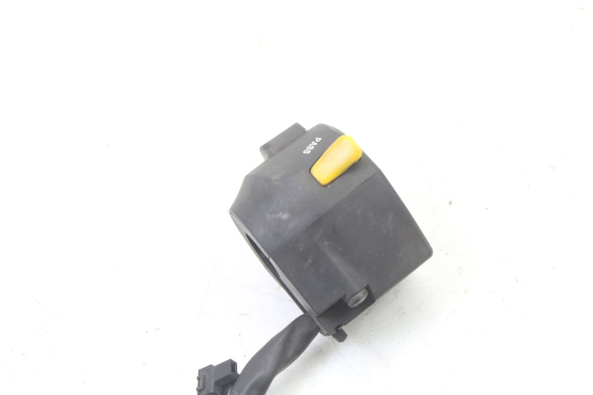 photo de INTERRUPTOR DE LUCES IZQUIERDO. SUZUKI UH BURGMAN 125 (2002 - 2006) - Primer plano técnico