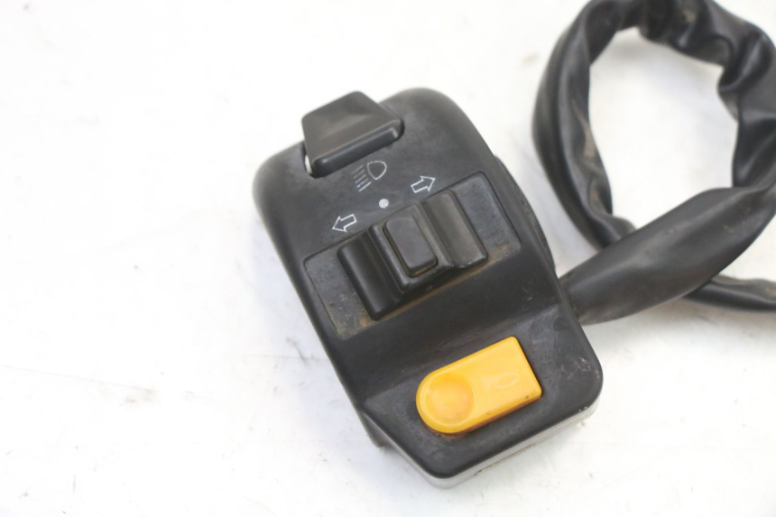 photo de INTERRUPTOR DE LUCES IZQUIERDO UNIVERSAL BIKE ZN50QT-11B 50 (2018 - 2021) - Detalle de la pieza