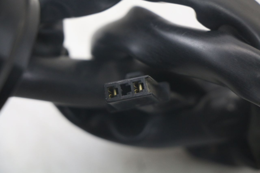 photo de INTERRUPTOR DE LUCES IZQUIERDO KAWASAKI VERSYS ABS 650 (2015 - 2018) - Estado de la superficie y material