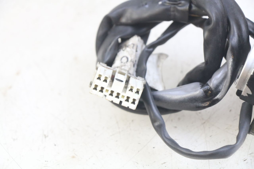 photo de INTERRUPTOR DE LUCES IZQUIERDO PIAGGIO VESPA SPRINT 2T 50 (2014 - 2018) - Detalles de los puntos de fijación