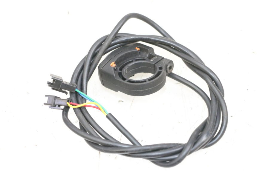 photo de CONMUTADOR IZQUIERDA DUALTRON VICTOR LIMITED 1 - Primer plano técnico