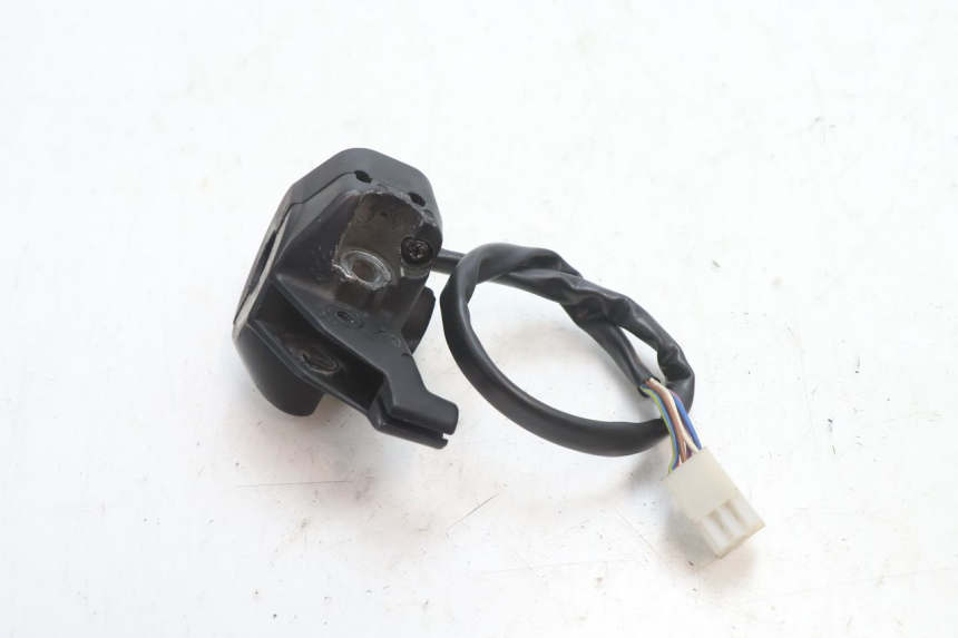photo de CONMUTADOR IZQUIERDA PEUGEOT VIVACITY 50 (1998 - 2003) - Primer plano técnico