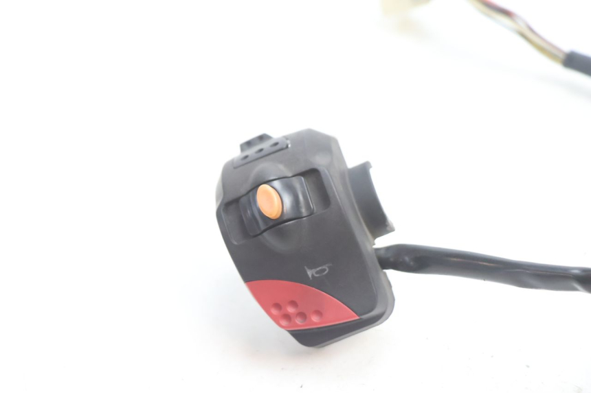 photo de INTERRUPTOR DE LUCES IZQUIERDO PEUGEOT VIVACITY 50 (2004 - 2009) - Detalle de la pieza