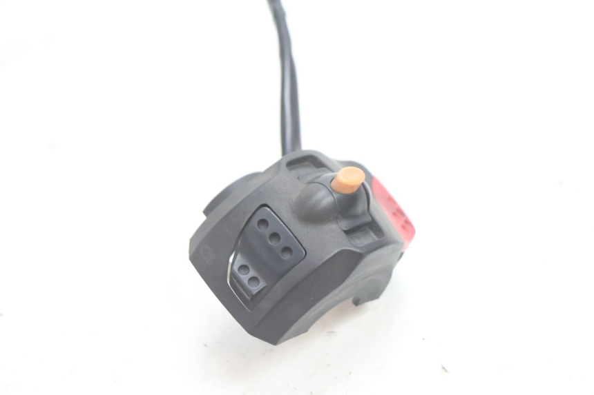 photo de INTERRUPTOR DE LUCES IZQUIERDO PEUGEOT VIVACITY 50 (2004 - 2009) - Otra perspectiva