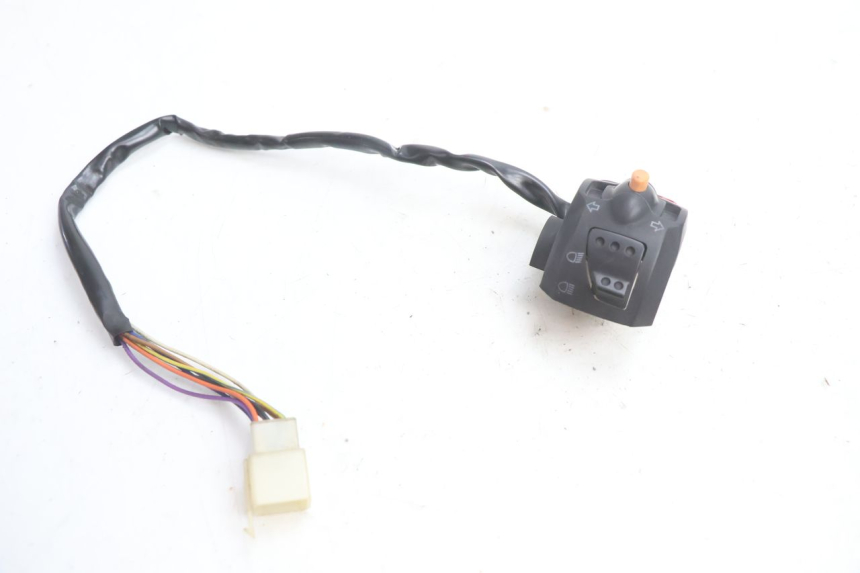 photo de INTERRUPTOR DE LUCES IZQUIERDO PEUGEOT VIVACITY 50 (2004 - 2009) - Zoom estado de uso