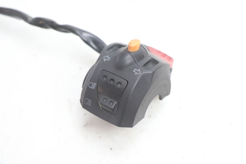 photo de INTERRUPTOR DE LUCES IZQUIERDO PEUGEOT VIVACITY 50 (2004 - 2009) - Otra perspectiva