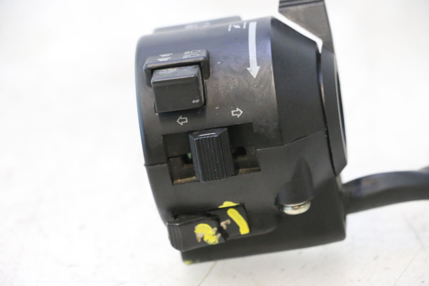 photo de CONMUTADOR IZQUIERDA DAELIM VJ ROADWIN 125 (2004 - 2007) - Detalles de los puntos de fijación