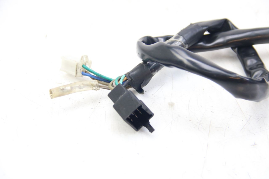 photo de INTERRUPTOR DE LUCES IZQUIERDO SYM WOLF SB 125 (2011 - 2018) - Primer plano técnico