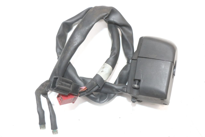 photo de INTERRUPTOR DE LUCES IZQUIERDO YAMAHA XMAX X-MAX ABS 125 (2017 - 2020) - Primer plano técnico