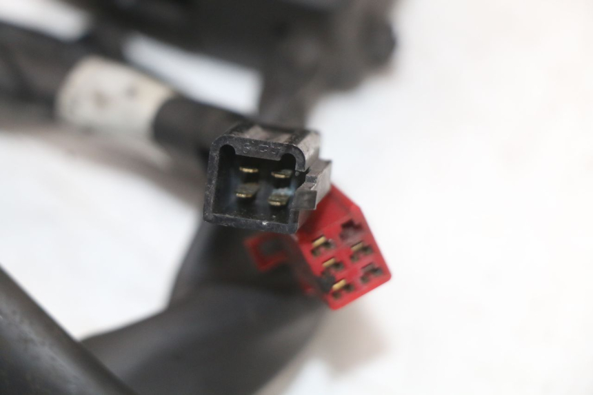 photo de INTERRUPTOR DE LUCES IZQUIERDO YAMAHA XMAX X-MAX ABS 125 (2017 - 2020) - Detalles de los puntos de fijación