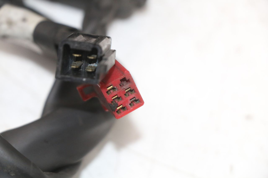 photo de INTERRUPTOR DE LUCES IZQUIERDO YAMAHA XMAX X-MAX ABS 125 (2017 - 2020) - Estado de la superficie y material