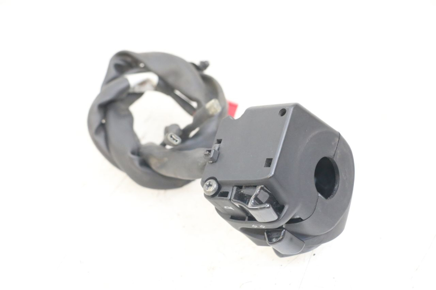 photo de INTERRUPTOR DE LUCES IZQUIERDO YAMAHA XMAX X-MAX ABS 125 (2017 - 2020) - Zoom estado de uso