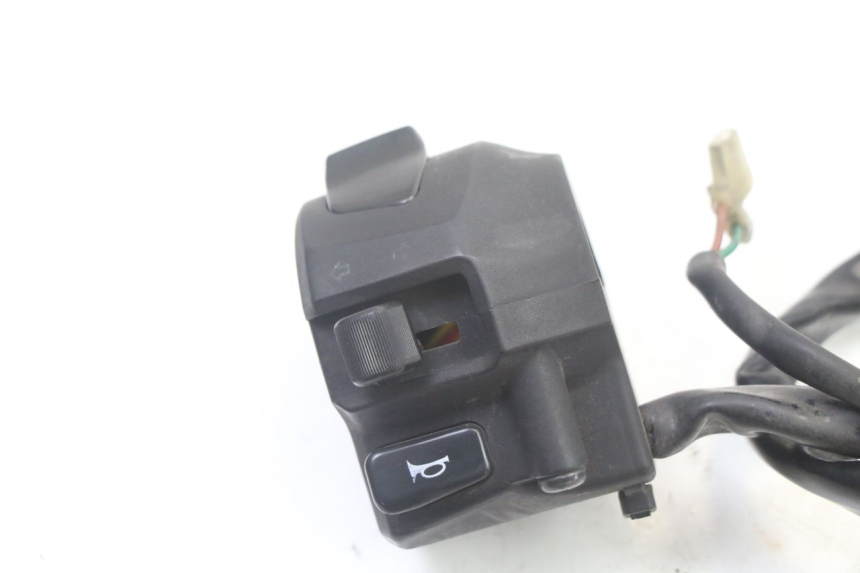 photo de INTERRUPTOR DE LUCES IZQUIERDO YAMAHA X-MAX XMAX 125 (2010 - 2013) - Zoom estado de uso