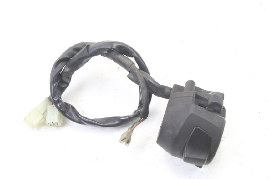 photo de INTERRUPTOR DE LUCES IZQUIERDO YAMAHA X-MAX XMAX 125 (2010 - 2013) - Otra perspectiva
