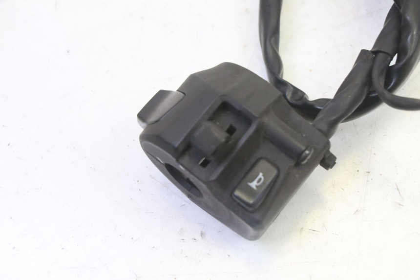 photo de INTERRUPTOR DE LUCES IZQUIERDO YAMAHA X-MAX XMAX 125 (2010 - 2013) - Detalle de la pieza