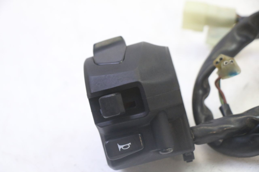 photo de INTERRUPTOR DE LUCES IZQUIERDO YAMAHA X-MAX XMAX 125 (2010 - 2013) - Detalle de la pieza