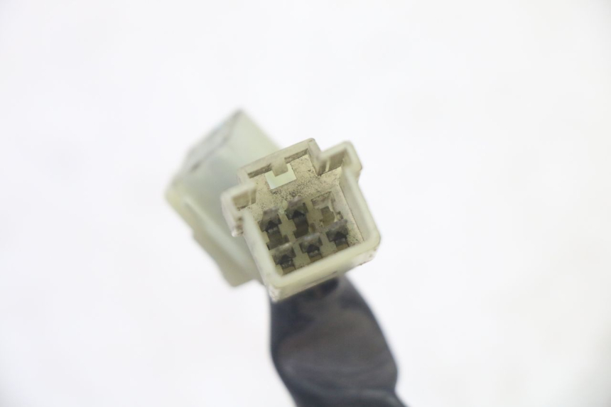 photo de INTERRUPTOR DE LUCES IZQUIERDO YAMAHA X-MAX XMAX 125 (2010 - 2013) - Zoom sobre los componentes