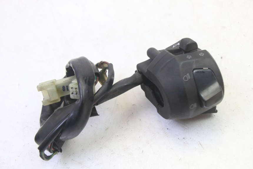 photo de INTERRUPTOR DE LUCES IZQUIERDO YAMAHA X-MAX XMAX 125 (2010 - 2013) - Zoom estado de uso