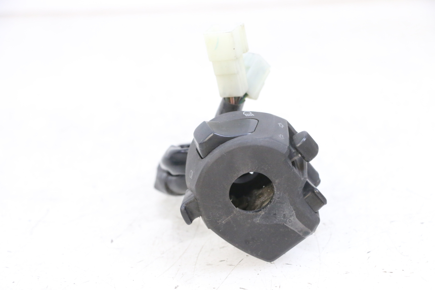 photo de INTERRUPTOR DE LUCES IZQUIERDO YAMAHA X-MAX XMAX 125 (2010 - 2013) - Detalle de la pieza