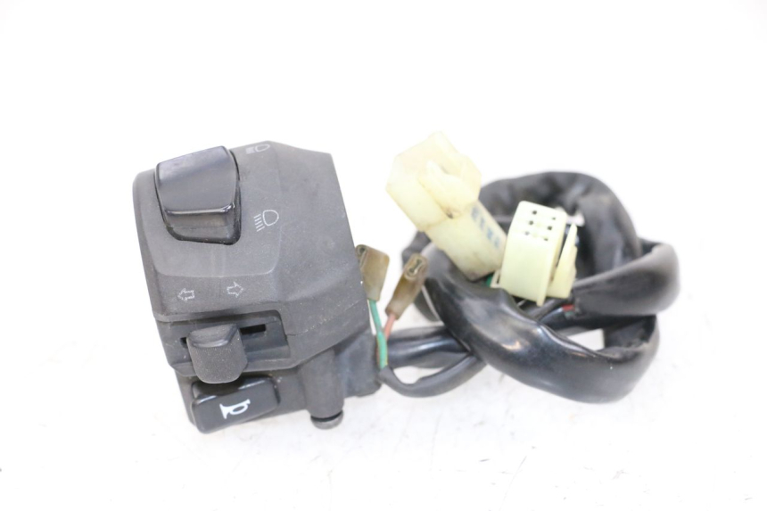 photo de INTERRUPTOR DE LUCES IZQUIERDO YAMAHA X-MAX XMAX 125 (2010 - 2013) - Vista principal
