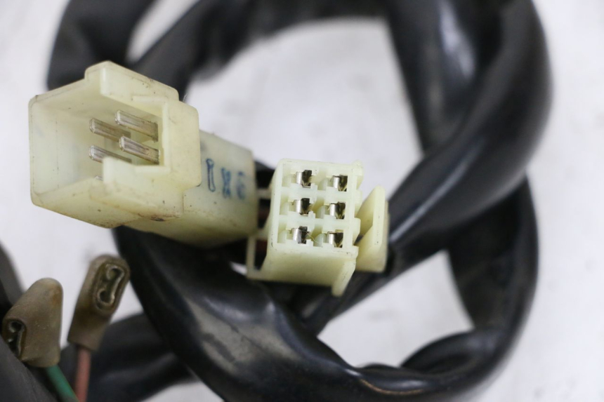 photo de INTERRUPTOR DE LUCES IZQUIERDO YAMAHA X-MAX XMAX 125 (2010 - 2013) - Detalles de los puntos de fijación