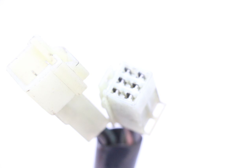 photo de INTERRUPTOR DE LUCES IZQUIERDO YAMAHA X-MAX XMAX 125 (2010 - 2013) - Estado de la superficie y material