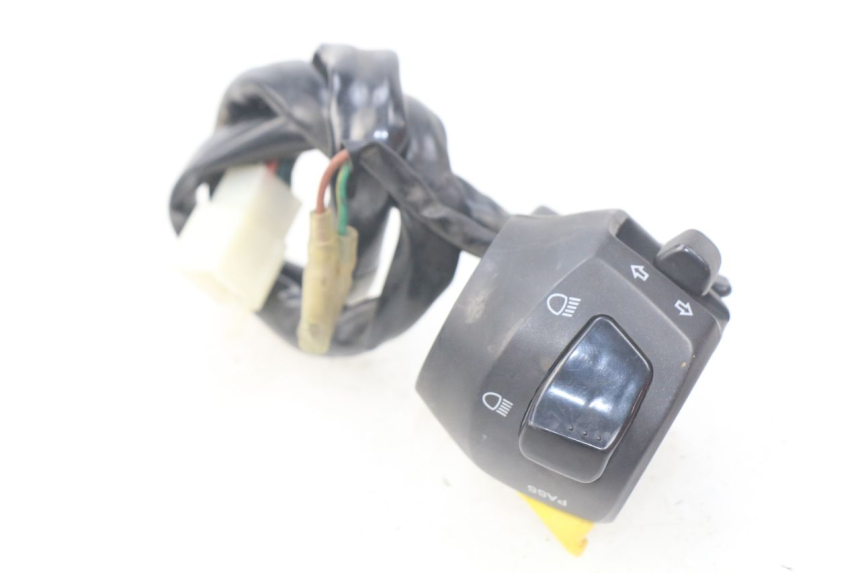 photo de INTERRUPTOR DE LUCES IZQUIERDO TGB X-MOTION XMOTION 125 (2008 - 2014) - Primer plano técnico