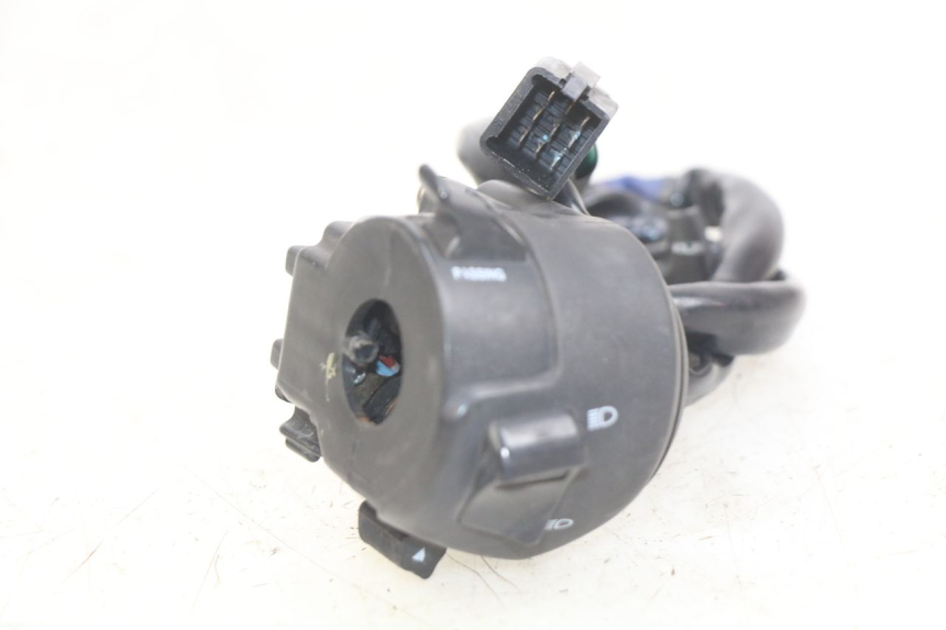 photo de INTERRUPTOR DE LUCES IZQUIERDO KYMCO X-TOWN XTOWN 125 (2016 - 2021) - Detalle de la pieza