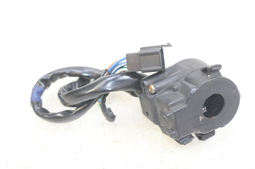 photo de INTERRUPTOR DE LUCES IZQUIERDO KYMCO X-TOWN XTOWN 125 (2016 - 2021) - Zoom estado de uso