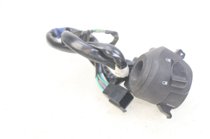 photo de INTERRUPTOR DE LUCES IZQUIERDO KYMCO X-TOWN XTOWN 125 (2016 - 2021) - Otra perspectiva