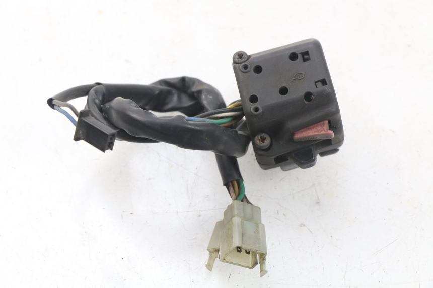 photo de CONMUTADOR IZQUIERDA YAMAHA XJN XJ N DIVERSION 600 (1994 - 1997) - Primer plano técnico