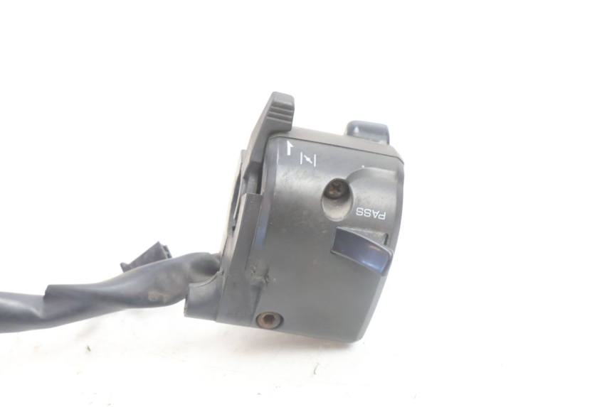 photo de CONMUTADOR IZQUIERDA YAMAHA XJR 1300 (1998 - 2002) - Primer plano técnico