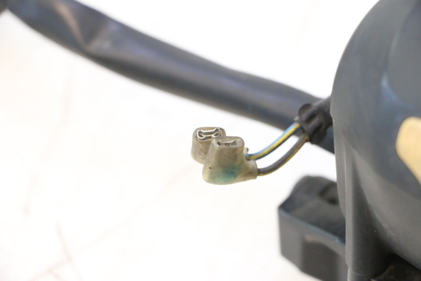 photo de CONMUTADOR IZQUIERDA YAMAHA XP T-MAX ABS 500 (2005 - 2005) - Primer plano técnico