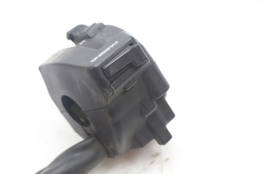 photo de CONMUTADOR IZQUIERDA HONDA XRV AFRICA TWIN 750 (1990 - 1992) - Primer plano técnico