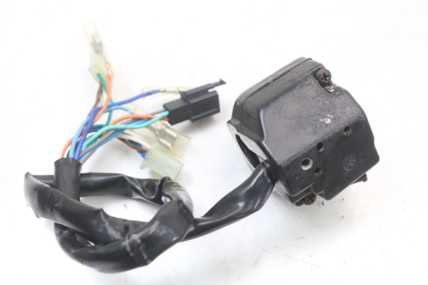 photo de CONMUTADOR IZQUIERDA SYM XS 125 (2007 - 2016) - Primer plano técnico